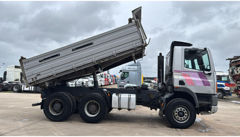 DAF CF 85.430 (PERFECT CONDITION / EURO 2 / BIG AXLE / STEEL SUSP. / PARFAIT ETAT) - Tipper: picture 4 DAF CF 85.430 (PERFECT CONDITION / EURO 2 / BIG AXLE / STEEL SUSP. / PARFAIT ETAT) - Tipper: picture 4