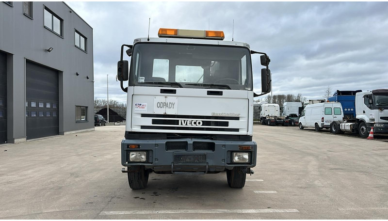 Iveco EUROTRAKKER 340 E 34 (BOITE MANUELLE / POMPE MANUELLE / LAMES / 8X4) - Cab chassis truck: picture 2 Iveco EUROTRAKKER 340 E 34 (BOITE MANUELLE / POMPE MANUELLE / LAMES / 8X4) - Cab chassis truck: picture 2