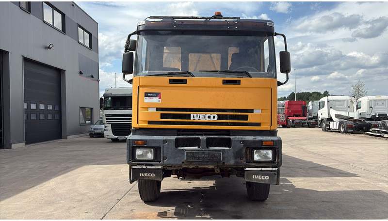 Iveco Eurotrakker 260 E 34 (POMPE MANUELLE / 6X6 / LAMES / GRAND PONT / STEEL SUSP. / MANUAL PUMP) - Tipper: picture 2 Iveco Eurotrakker 260 E 34 (POMPE MANUELLE / 6X6 / LAMES / GRAND PONT / STEEL SUSP. / MANUAL PUMP) - Tipper: picture 2
