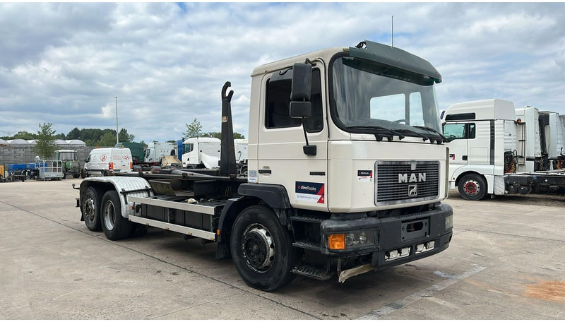 MAN 26.312 (6 CYLINDER / 6X2 / BELGIAN TRUCK IN GOOD CONDITION) - Hook lift truck: picture 3 MAN 26.312 (6 CYLINDER / 6X2 / BELGIAN TRUCK IN GOOD CONDITION) - Hook lift truck: picture 3