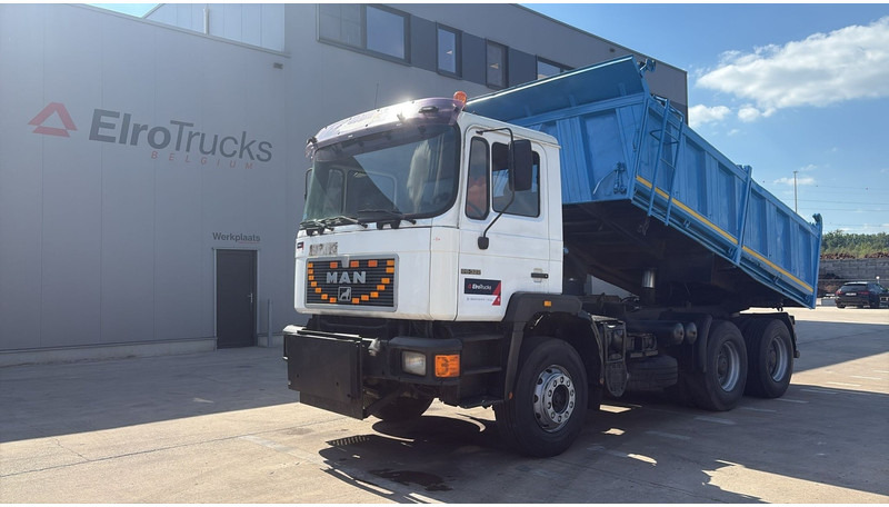 MAN 26.322 (MANUAL PUMP / POMPE MANUELLE / LAMES / GRAND PONT / BIG AXLE) - Tipper: picture 1 MAN 26.322 (MANUAL PUMP / POMPE MANUELLE / LAMES / GRAND PONT / BIG AXLE) - Tipper: picture 1