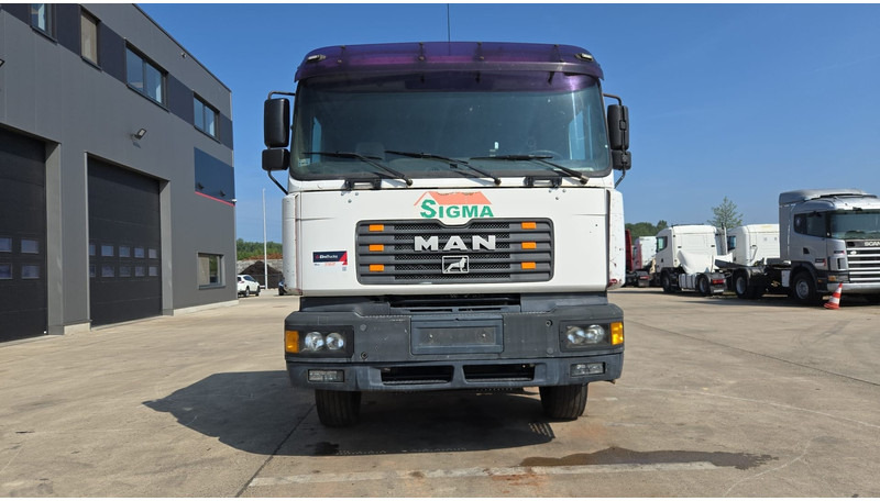 MAN 26.414 (6X4 / 6 CYLINDER / MANUAL GEARBOX / 10 TYRES / LONG CHASSIS / EURO 2) - Cab chassis truck: picture 2 MAN 26.414 (6X4 / 6 CYLINDER / MANUAL GEARBOX / 10 TYRES / LONG CHASSIS / EURO 2) - Cab chassis truck: picture 2