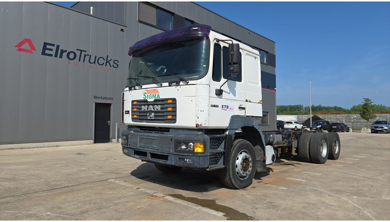 MAN 26.414 (6X4 / 6 CYLINDER / MANUAL GEARBOX / 10 TYRES / LONG CHASSIS / EURO 2) - Cab chassis truck: picture 1 MAN 26.414 (6X4 / 6 CYLINDER / MANUAL GEARBOX / 10 TYRES / LONG CHASSIS / EURO 2) - Cab chassis truck: picture 1