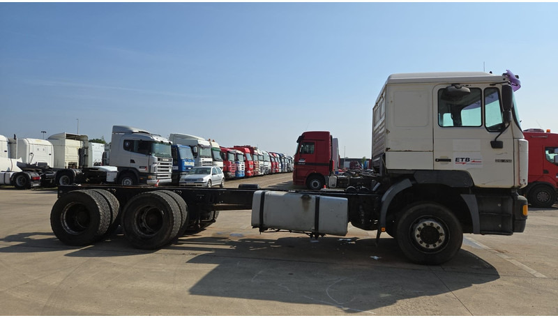 MAN 26.414 (6X4 / 6 CYLINDER / MANUAL GEARBOX / 10 TYRES / LONG CHASSIS / EURO 2) - Cab chassis truck: picture 4 MAN 26.414 (6X4 / 6 CYLINDER / MANUAL GEARBOX / 10 TYRES / LONG CHASSIS / EURO 2) - Cab chassis truck: picture 4