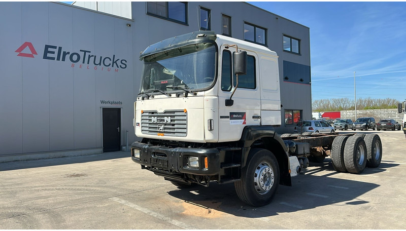 MAN 33.464 (6 CYLINDER / EURO 2 / SEMI MANUAL PUMP / BIG AXLE / STEEL SUSP. / LAMES) - Cab chassis truck: picture 1 MAN 33.464 (6 CYLINDER / EURO 2 / SEMI MANUAL PUMP / BIG AXLE / STEEL SUSP. / LAMES) - Cab chassis truck: picture 1