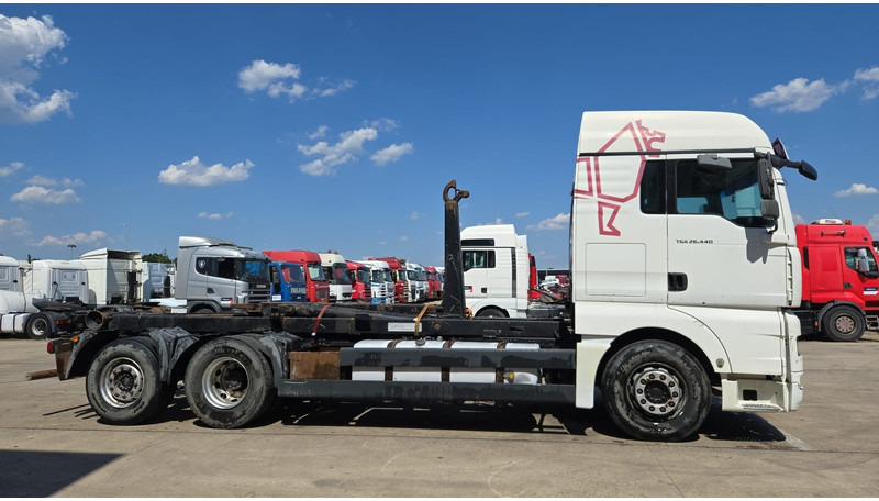 MAN TGA 26.440 (MANUAL GEARBOX / FRONT STEEL / 6X2 / BOITE MANUELLE / DEVANT LAMES) - Cab chassis truck: picture 3 MAN TGA 26.440 (MANUAL GEARBOX / FRONT STEEL / 6X2 / BOITE MANUELLE / DEVANT LAMES) - Cab chassis truck: picture 3