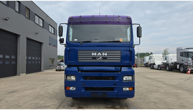 MAN TGA 26.460 (MANUAL PUMP / POMPE MANUELLE / MANUAL GEARBOX / BOITE MANUELLE / 6X2 / FRONT STEEL / DEVANT LAMES) - Cab chassis truck: picture 2 MAN TGA 26.460 (MANUAL PUMP / POMPE MANUELLE / MANUAL GEARBOX / BOITE MANUELLE / 6X2 / FRONT STEEL / DEVANT LAMES) - Cab chassis truck: picture 2