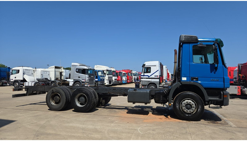 Mercedes-Benz Actros 2636 (MP2 / LAMES / STEEL SUSP. / BOITE MANUELLE / RETARDER !! / TRES PROPRE) - Cab chassis truck: picture 4 Mercedes-Benz Actros 2636 (MP2 / LAMES / STEEL SUSP. / BOITE MANUELLE / RETARDER !! / TRES PROPRE) - Cab chassis truck: picture 4