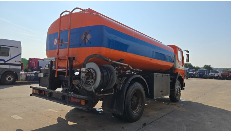 Mercedes-Benz SK 1619 (12.400L / GERMAN TRUCK / CAMION ALLEMAGNE / LAMES / GRAND PONT / V6) - Tanker truck: picture 5 Mercedes-Benz SK 1619 (12.400L / GERMAN TRUCK / CAMION ALLEMAGNE / LAMES / GRAND PONT / V6) - Tanker truck: picture 5