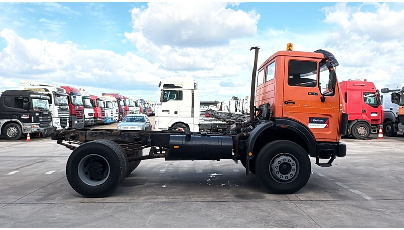 Mercedes-Benz SK 1622 (4X4 / LAMES / GRAND PONT / V6 / BIG AXLE / POMPE MANUELLE) - Cab chassis truck: picture 4 Mercedes-Benz SK 1622 (4X4 / LAMES / GRAND PONT / V6 / BIG AXLE / POMPE MANUELLE) - Cab chassis truck: picture 4