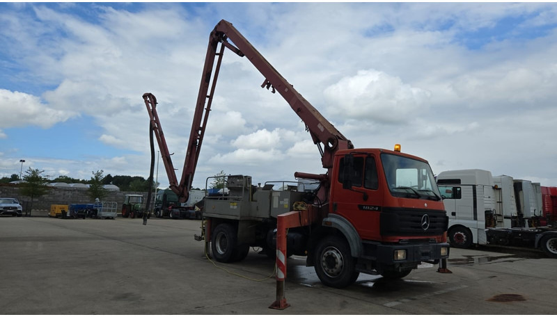 Mercedes-Benz SK 1824 (V6 / LAMES / GRAND PONT / PUTZMEISTER 24M/ JOYSTICK / RADIO) - Concrete pump truck: picture 3 Mercedes-Benz SK 1824 (V6 / LAMES / GRAND PONT / PUTZMEISTER 24M/ JOYSTICK / RADIO) - Concrete pump truck: picture 3