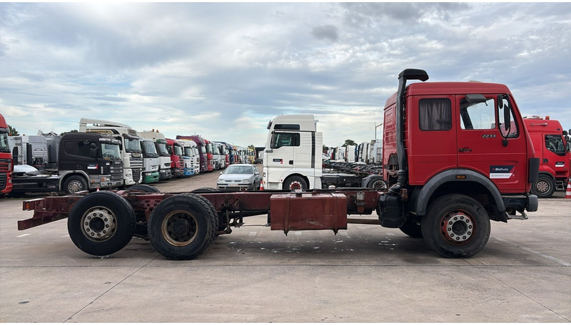 Mercedes-Benz SK 2233 (LAMES / GRAND PONT / V8 AVEC 2X TURBO / BIG AXLE) - Cab chassis truck: picture 3 Mercedes-Benz SK 2233 (LAMES / GRAND PONT / V8 AVEC 2X TURBO / BIG AXLE) - Cab chassis truck: picture 3