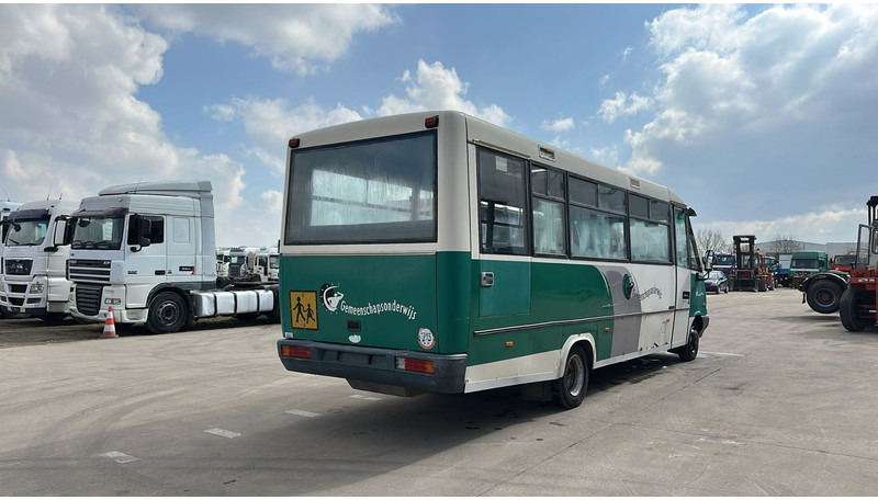 Mercedes-Benz Vario 614 (BELGIAN BUS / MANUAL PUMP / POMPE MANUELLE / BOITE MANUELLE / LAMES) - City bus: picture 5 Mercedes-Benz Vario 614 (BELGIAN BUS / MANUAL PUMP / POMPE MANUELLE / BOITE MANUELLE / LAMES) - City bus: picture 5