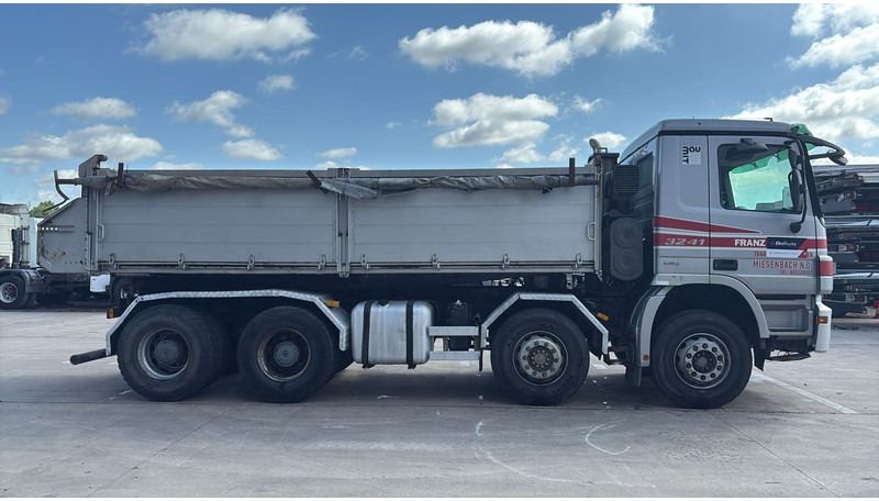 Mercedes-Benz actros 3241 (8X4 / LAMES / GRAND PONT / GRAND BENNE / 3 PONTS / TRES BONNE ETAT) - Tipper: picture 4 Mercedes-Benz actros 3241 (8X4 / LAMES / GRAND PONT / GRAND BENNE / 3 PONTS / TRES BONNE ETAT) - Tipper: picture 4