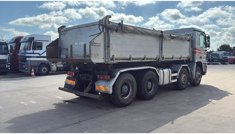 Mercedes-Benz actros 3241 (8X4 / LAMES / GRAND PONT / GRAND BENNE / 3 PONTS / TRES BONNE ETAT) - Tipper: picture 5 Mercedes-Benz actros 3241 (8X4 / LAMES / GRAND PONT / GRAND BENNE / 3 PONTS / TRES BONNE ETAT) - Tipper: picture 5