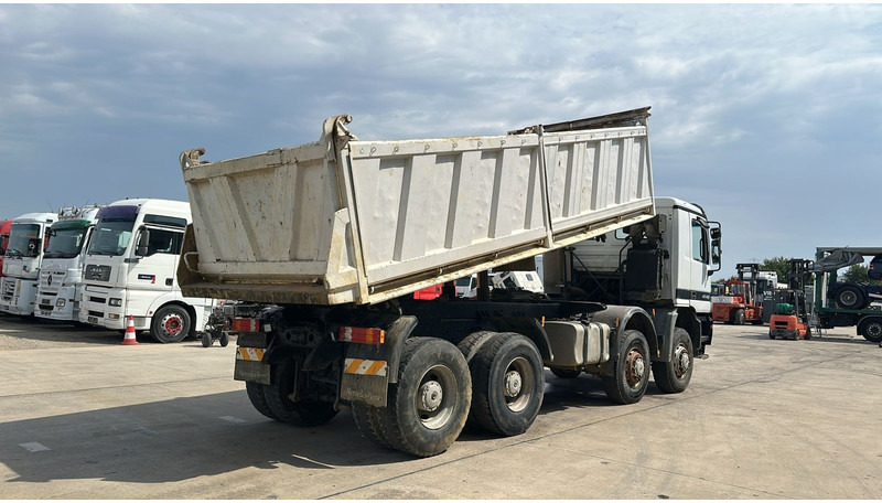 Mercedes-Benz actros 4140 (8X8 / BOITE MANUELLE / MANUAL GEARBOX / LAMES / GRAND PONT / BIG AXLE) - Tipper: picture 4 Mercedes-Benz actros 4140 (8X8 / BOITE MANUELLE / MANUAL GEARBOX / LAMES / GRAND PONT / BIG AXLE) - Tipper: picture 4