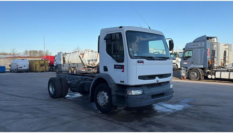 Renault Premium 320 (FULL STEEL / LAMES / BOITE MANUELLE / MANUAL GEARBOX) - Cab chassis truck: picture 2 Renault Premium 320 (FULL STEEL / LAMES / BOITE MANUELLE / MANUAL GEARBOX) - Cab chassis truck: picture 2