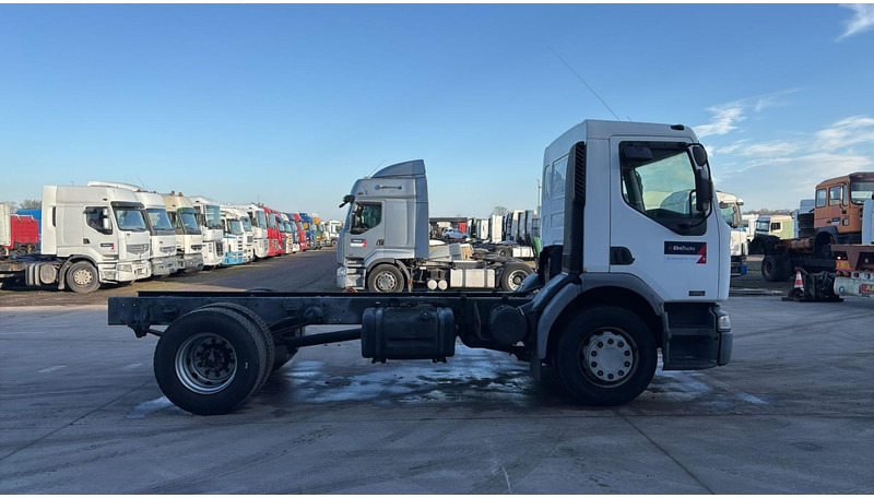 Renault Premium 320 (FULL STEEL / LAMES / BOITE MANUELLE / MANUAL GEARBOX) - Cab chassis truck: picture 3 Renault Premium 320 (FULL STEEL / LAMES / BOITE MANUELLE / MANUAL GEARBOX) - Cab chassis truck: picture 3