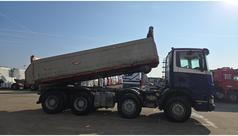 Scania 124-420 (BIG AXLE / GRAND PONT / LAMES / STEEL SUSP. / MANUAL GEARBOX / BOITE MANUELLE) - Tipper: picture 4 Scania 124-420 (BIG AXLE / GRAND PONT / LAMES / STEEL SUSP. / MANUAL GEARBOX / BOITE MANUELLE) - Tipper: picture 4