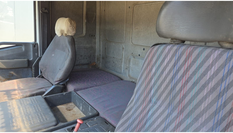Tractor unit Iveco Eurotech 440 E 42 (MANUAL PUMP / ZF GEARBOX / GOOD CONDITION / POMPE MANUELLE): picture 12