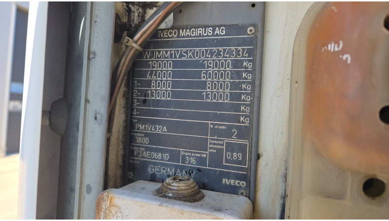 Tractor unit Iveco Eurotech 440 E 42 (MANUAL PUMP / ZF GEARBOX / GOOD CONDITION / POMPE MANUELLE): picture 14