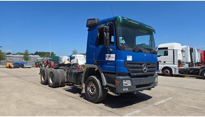 Mercedes-Benz Actros 2641 (LAMES / STEEL SUSP. / EPS / 3 PEDALES / GRAND PONT) - Tractor unit: picture 2 Mercedes-Benz Actros 2641 (LAMES / STEEL SUSP. / EPS / 3 PEDALES / GRAND PONT) - Tractor unit: picture 2