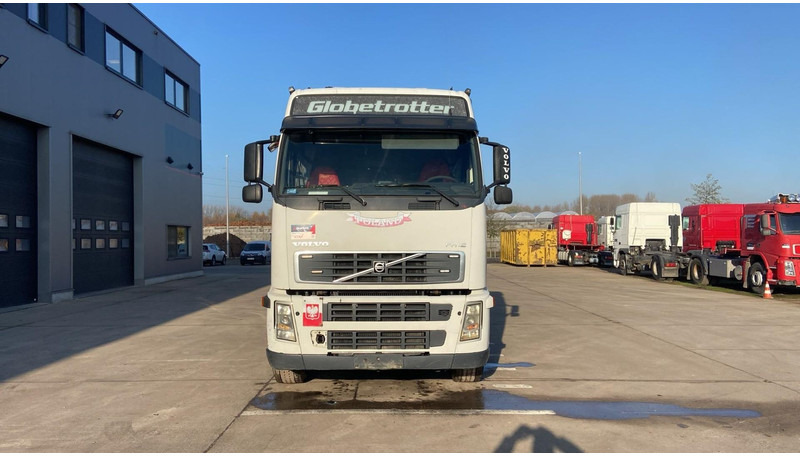 Volvo FH 12.420 (PTO / POMPE HYDRAULIQUE / BOITE MANUELLE / MANUAL GEARBOX) - Tractor unit: picture 2 Volvo FH 12.420 (PTO / POMPE HYDRAULIQUE / BOITE MANUELLE / MANUAL GEARBOX) - Tractor unit: picture 2
