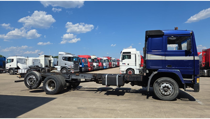 Volvo F 12 - 360 (FULL STEEL SUSPENSION / MANUAL PUMP / SUSP. LAMES / 6X2) - Cab chassis truck: picture 4 Volvo F 12 - 360 (FULL STEEL SUSPENSION / MANUAL PUMP / SUSP. LAMES / 6X2) - Cab chassis truck: picture 4