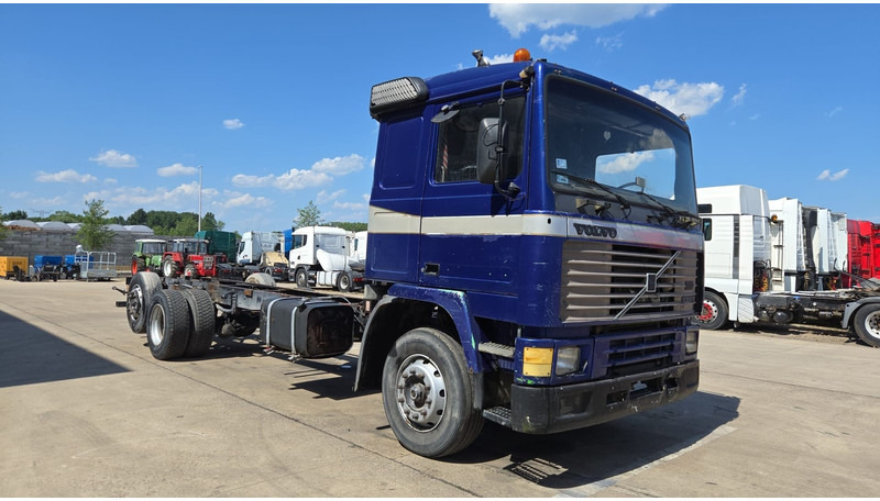 Volvo F 12 - 360 (FULL STEEL SUSPENSION / MANUAL PUMP / SUSP. LAMES / 6X2) - Cab chassis truck: picture 3 Volvo F 12 - 360 (FULL STEEL SUSPENSION / MANUAL PUMP / SUSP. LAMES / 6X2) - Cab chassis truck: picture 3