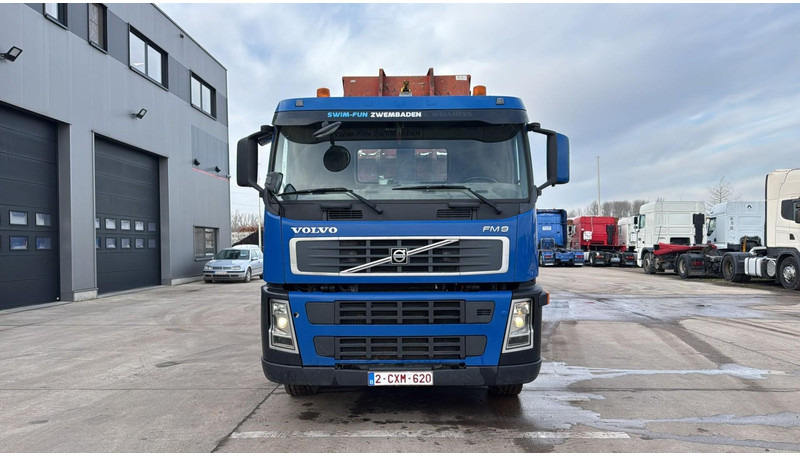 Volvo FM 9 - 300 (BELGIAN TRUCK / CAMION BELGE / INCL CONTAINER / 6X2 / GOOD TYRES) - Hook lift truck: picture 4 Volvo FM 9 - 300 (BELGIAN TRUCK / CAMION BELGE / INCL CONTAINER / 6X2 / GOOD TYRES) - Hook lift truck: picture 4