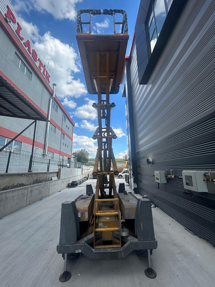 HAULOTTE Compact 12 - Scissor lift: picture 3 HAULOTTE Compact 12 - Scissor lift: picture 3