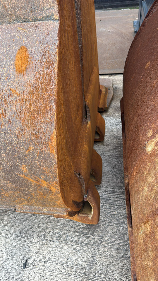 KOMATSU WA500 Loading Bucket - Loader bucket: picture 5 KOMATSU WA500 Loading Bucket - Loader bucket: picture 5