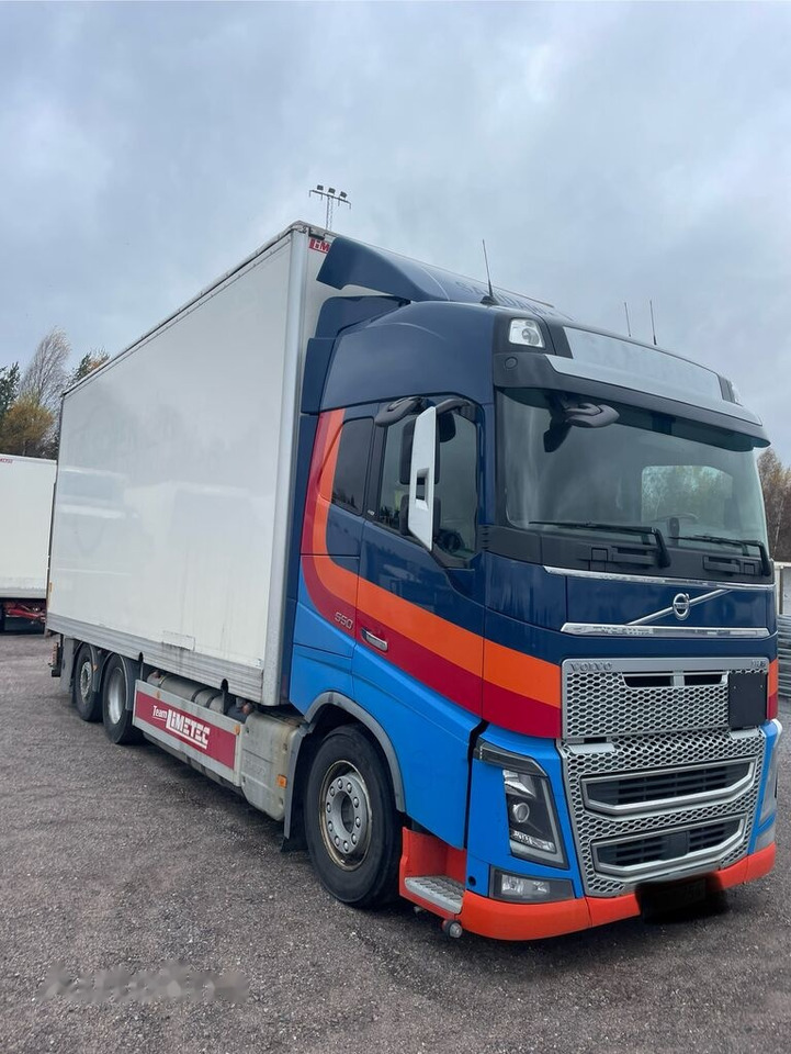 Volvo FH550 - Box truck: picture 2 Volvo FH550 - Box truck: picture 2