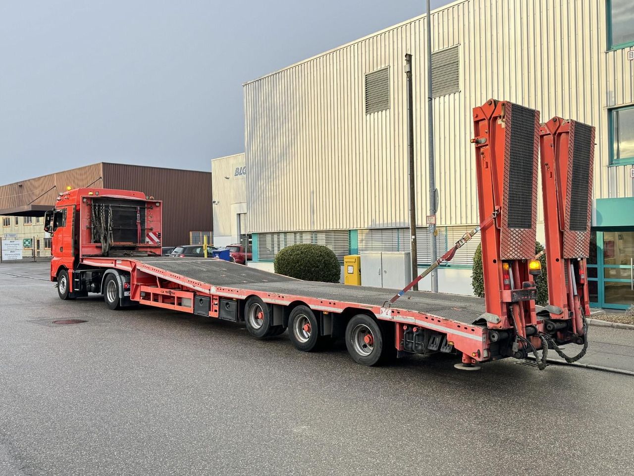 Meusburger MTS-3 hydr.klapp-Rampen Hebebett Lenkachse 48tGG - Low loader semi-trailer: picture 4 Meusburger MTS-3 hydr.klapp-Rampen Hebebett Lenkachse 48tGG - Low loader semi-trailer: picture 4