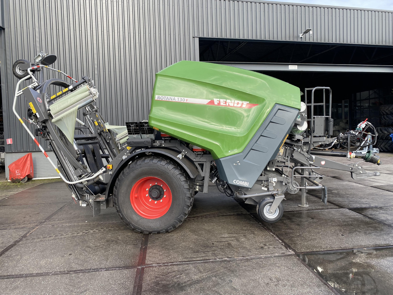 Fendt 130F Combi - Bale wrapper: picture 2 Fendt 130F Combi - Bale wrapper: picture 2