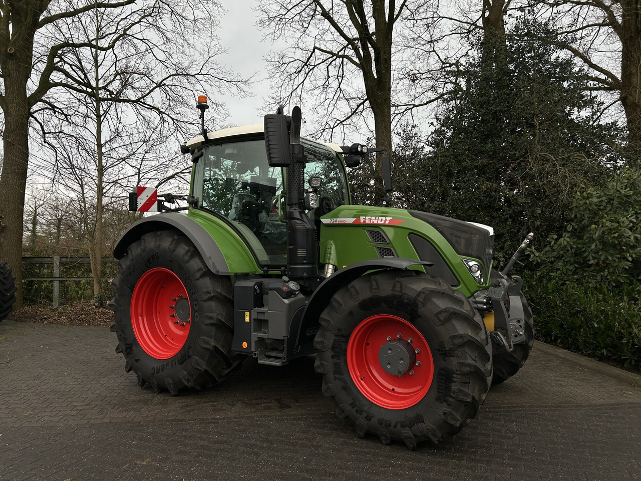 Fendt 724 Vario Gen6 ProfiPlus setting 2 - Farm tractor: picture 3 Fendt 724 Vario Gen6 ProfiPlus setting 2 - Farm tractor: picture 3