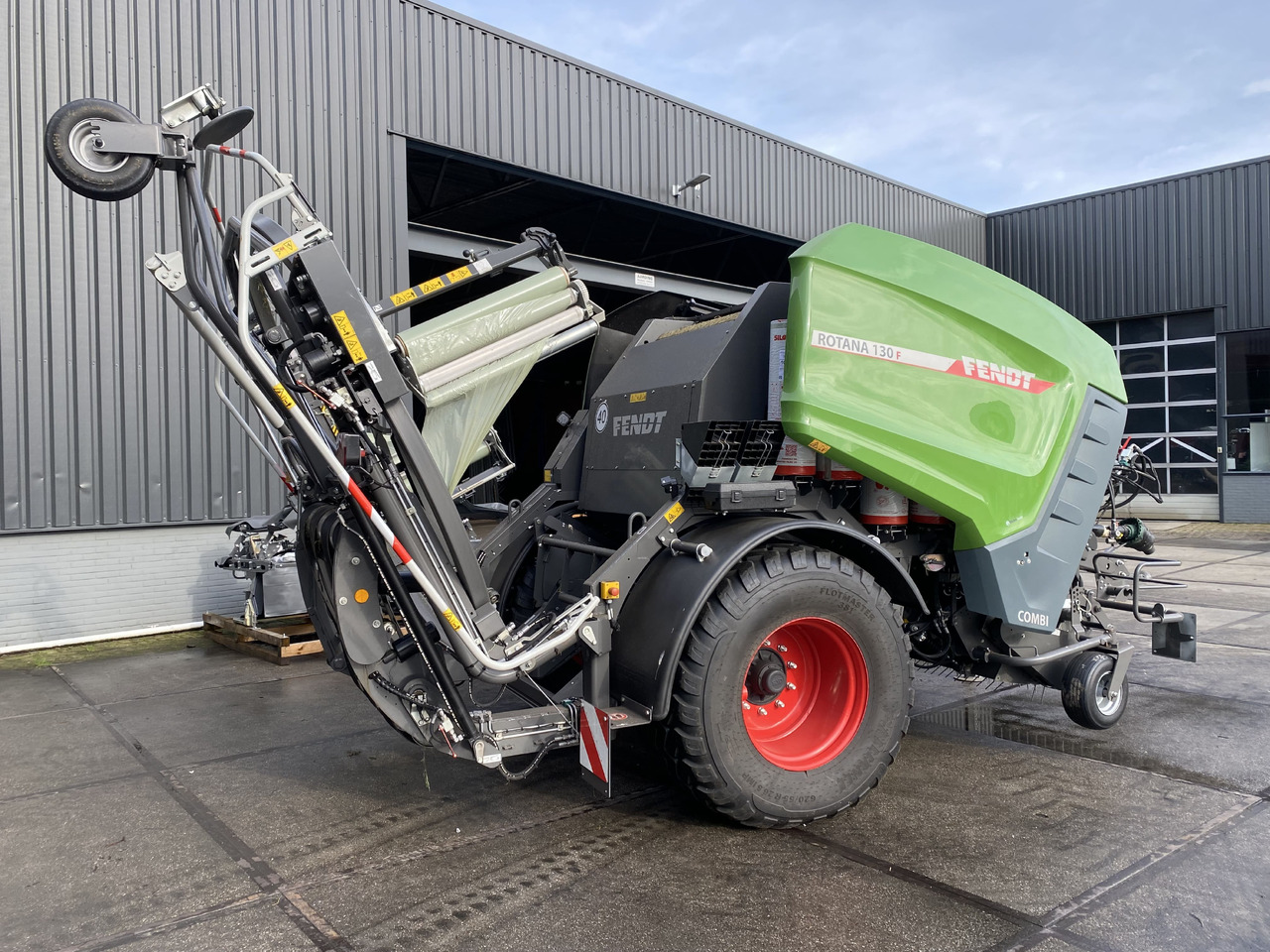 Fendt Rotana 130F - Bale wrapper: picture 3 Fendt Rotana 130F - Bale wrapper: picture 3