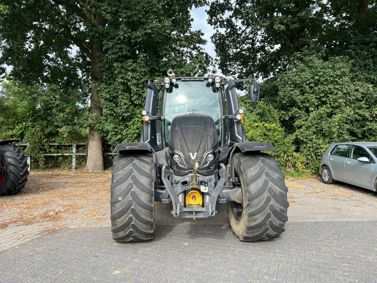 VALTRA T174 VERSU - Farm tractor: picture 5 VALTRA T174 VERSU - Farm tractor: picture 5