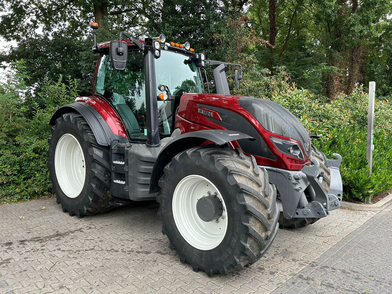 Valtra T214 Direct - Farm tractor: picture 5 Valtra T214 Direct - Farm tractor: picture 5
