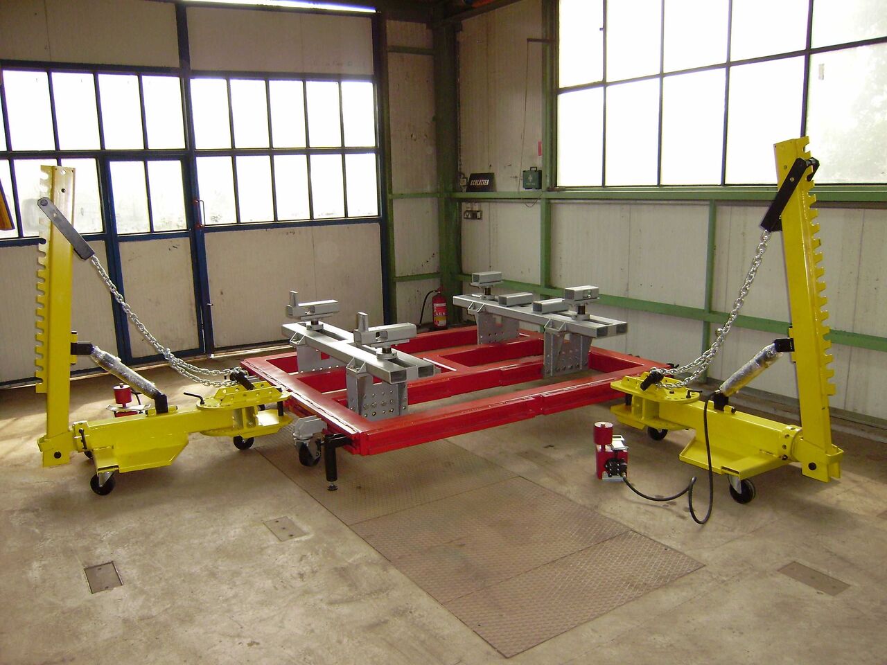 Frame for Truck Cabin Repair / Rahmen für die Reparatur von Lkw-Fahrerhäusern / Rám pro opravu kabin nákladních vozidel / Cadru pentru repararea cabinelor camioanelor - Garage equipment: picture 3 Frame for Truck Cabin Repair / Rahmen für die Reparatur von Lkw-Fahrerhäusern / Rám pro opravu kabin nákladních vozidel / Cadru pentru repararea cabinelor camioanelor - Garage equipment: picture 3