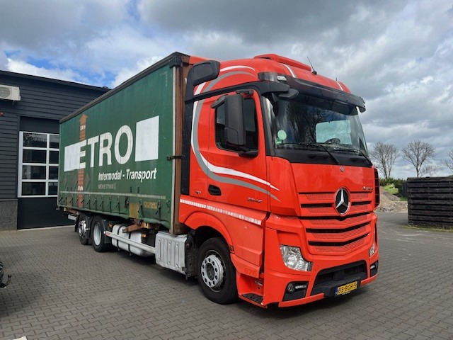 Mercedes Benz Actros 2642 6x2 Mega BDF met zeilbak - Curtain side truck: picture 2 Mercedes Benz Actros 2642 6x2 Mega BDF met zeilbak - Curtain side truck: picture 2