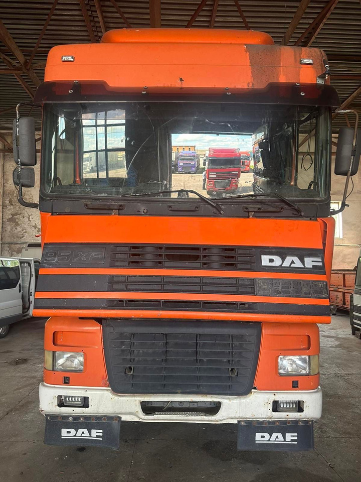 DAF XF 95 Tractor unit - Tractor unit: picture 1 DAF XF 95 Tractor unit - Tractor unit: picture 1