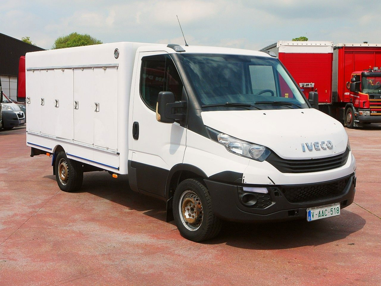 Iveco 35S12 DAILY ISOTHERM KOFFER 5 TURIG / AIRCO - Refrigerated delivery van: picture 2 Iveco 35S12 DAILY ISOTHERM KOFFER 5 TURIG / AIRCO - Refrigerated delivery van: picture 2
