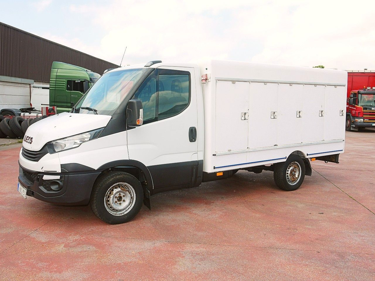 Iveco 35S12 DAILY ISOTHERM KOFFER 5 TURIG / AIRCO - Refrigerated delivery van: picture 4 Iveco 35S12 DAILY ISOTHERM KOFFER 5 TURIG / AIRCO - Refrigerated delivery van: picture 4