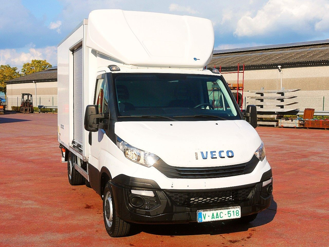 Iveco 35S14 DAILY ISOTHERMKOFFER LADEBORDWAND luft fed - Refrigerated delivery van: picture 1 Iveco 35S14 DAILY ISOTHERMKOFFER LADEBORDWAND luft fed - Refrigerated delivery van: picture 1