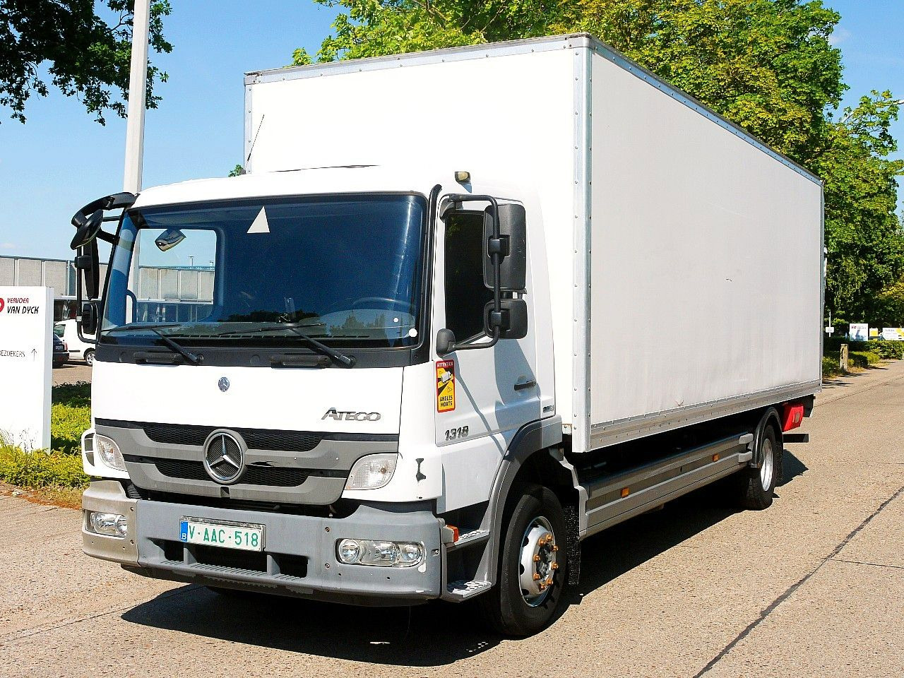 Mercedes-Benz 1318 ATEGO MEUBEL KOFFER LBW MANUAL LUFTFEDERNG - Box truck: picture 1 Mercedes-Benz 1318 ATEGO MEUBEL KOFFER LBW MANUAL LUFTFEDERNG - Box truck: picture 1