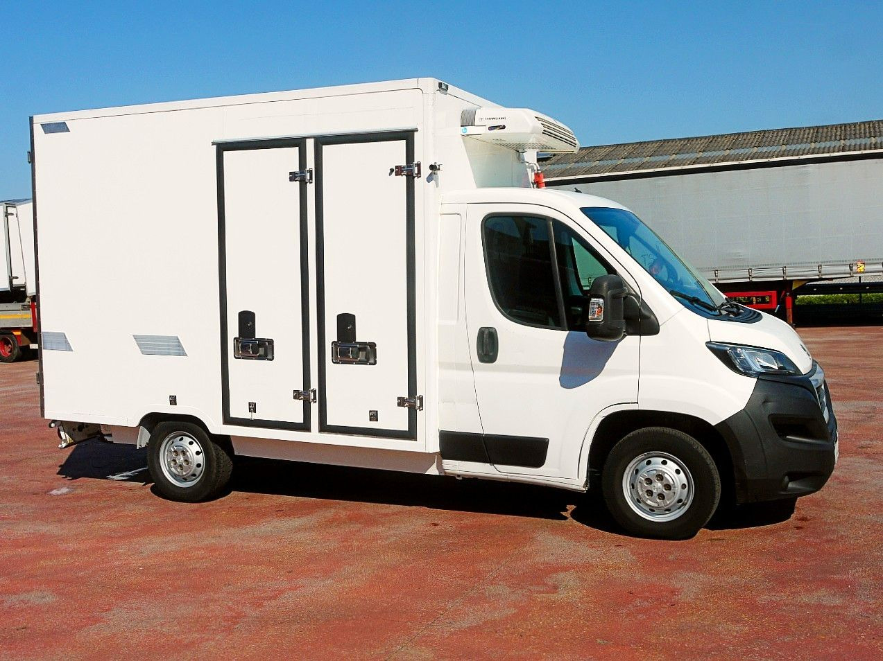 Peugeot BOXER KUHLKOFFER THERMOKING V200 MULTI -20C A/C - Refrigerated delivery van: picture 3 Peugeot BOXER KUHLKOFFER THERMOKING V200 MULTI -20C A/C - Refrigerated delivery van: picture 3