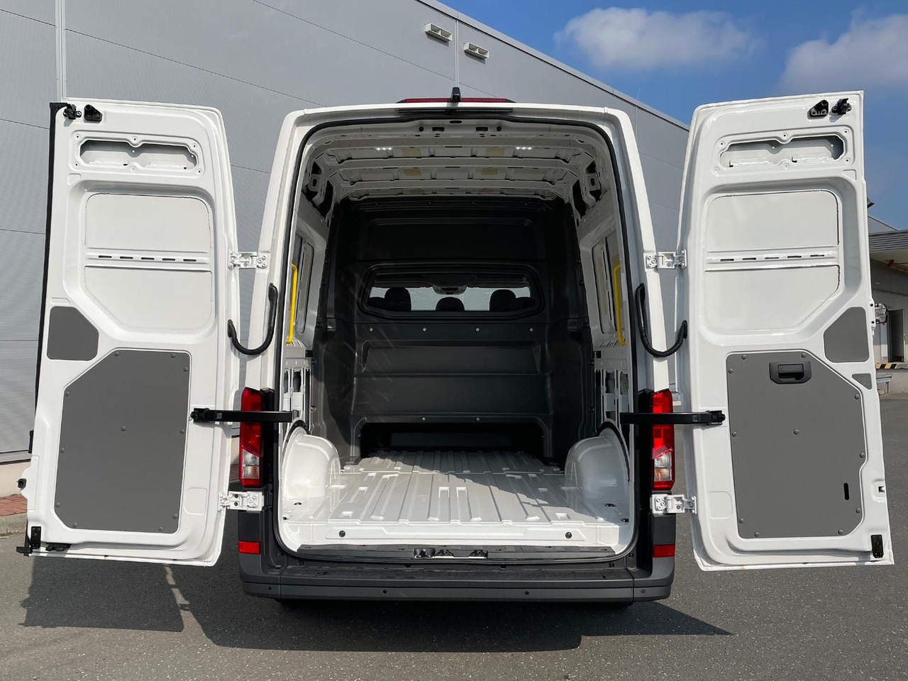New Combi van MAN TGE 3.180 L3H3 MIXTO 4x4 LED TEMPOMAT SITZHZ NAV: picture 14
