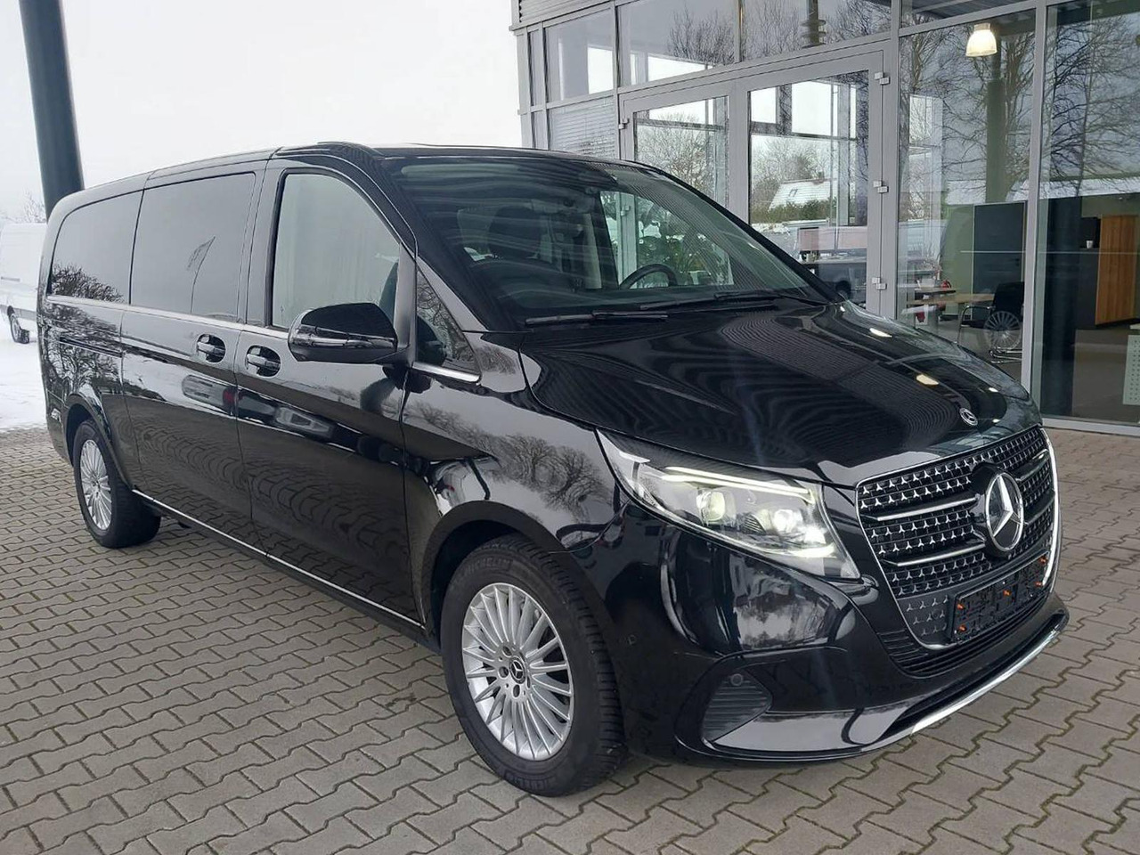 Mercedes-Benz V 300 d 4MATIC AVANTGARDE extralang 360° Kamera - Passenger van: picture 2 Mercedes-Benz V 300 d 4MATIC AVANTGARDE extralang 360° Kamera - Passenger van: picture 2