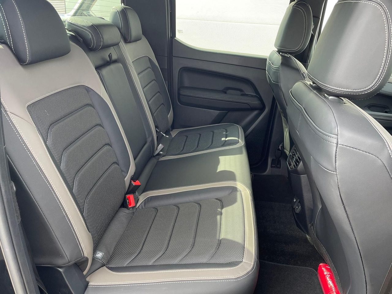 SUV Volkswagen Amarok 3.0 V6 TDI Aventura DOKA 4M LEDER AHK: picture 11